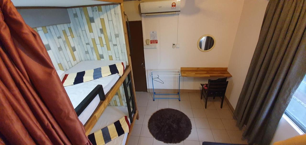 Escape Backpackers Kk Hostel Kota Kinabalu Exterior photo