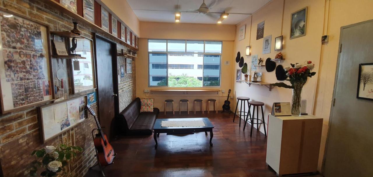 Escape Backpackers Kk Hostel Kota Kinabalu Exterior photo