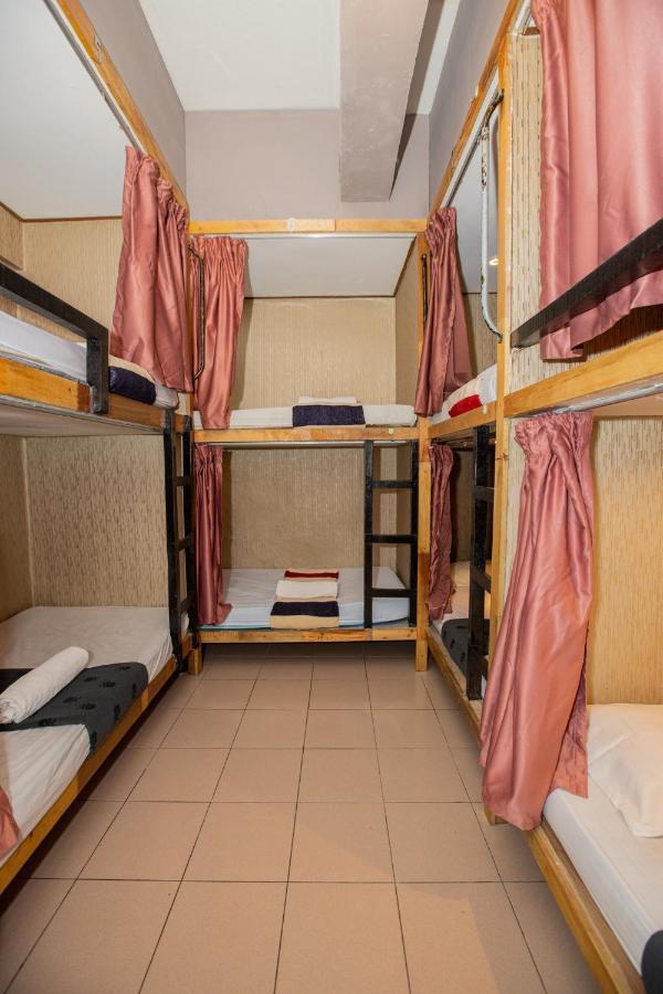 Escape Backpackers Kk Hostel Kota Kinabalu Exterior photo