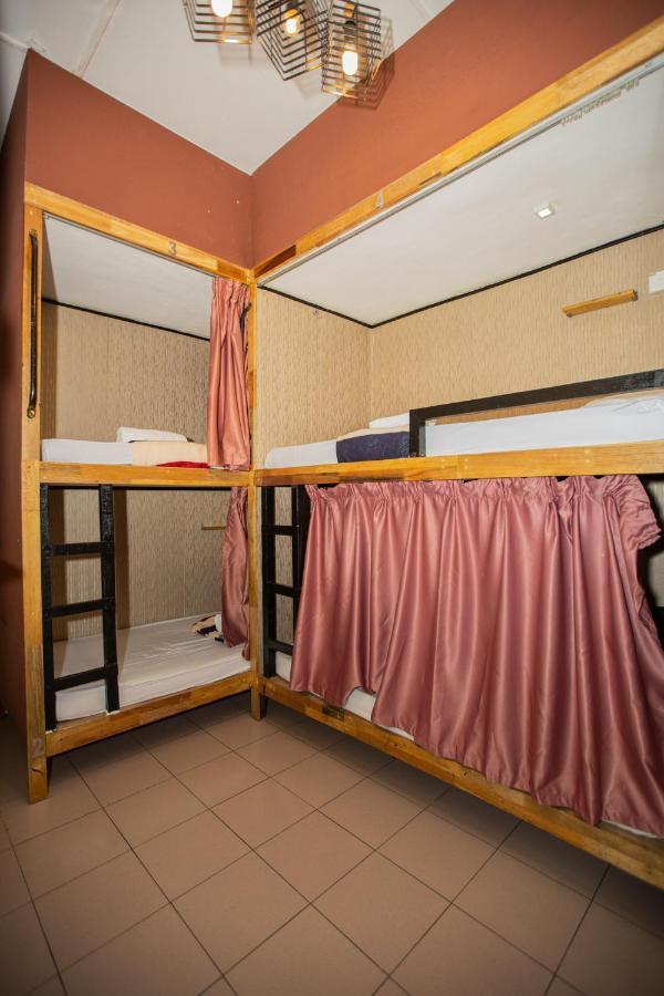 Escape Backpackers Kk Hostel Kota Kinabalu Exterior photo