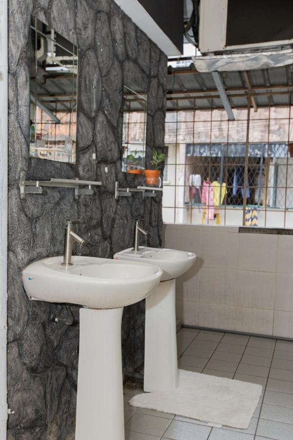 Escape Backpackers Kk Hostel Kota Kinabalu Exterior photo